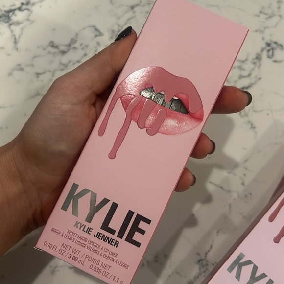 3 NEW Kylie Lip Kit lipstick and lip liner - Picture 6 of 6
